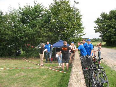 Isabell Grote erklrt den Einzelwettbewerb 
