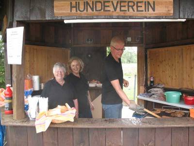 das Grillteam: Irmgard Grill, Ingrid Wertheim und Snke Oldsen